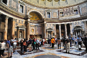 Piazza_della_Rotonda-Pantheon-Altare_principale