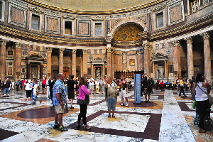 Piazza_della_Rotonda-Pantheon-Altare_principale (4)
