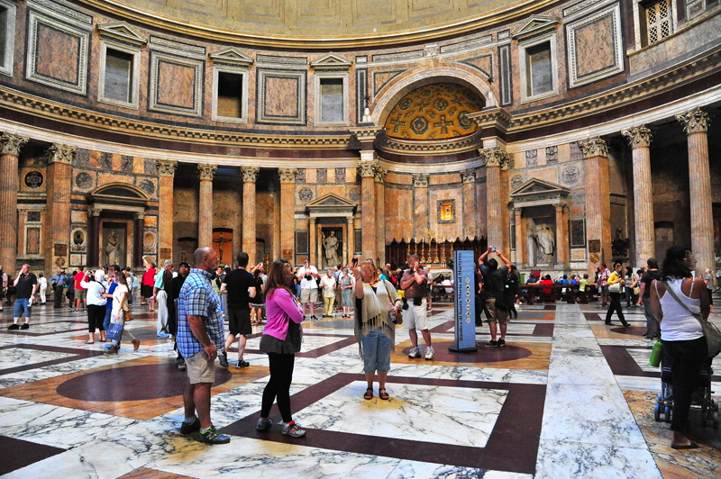 Piazza_della_Rotonda-Pantheon-Altare_principale (4)