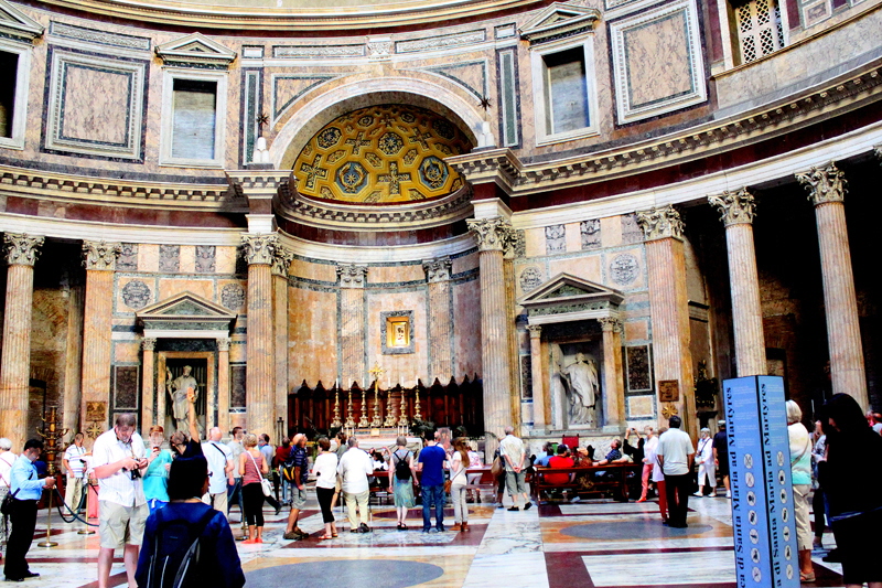 Piazza_della_Rotonda-Pantheon-Altare_principale (8)