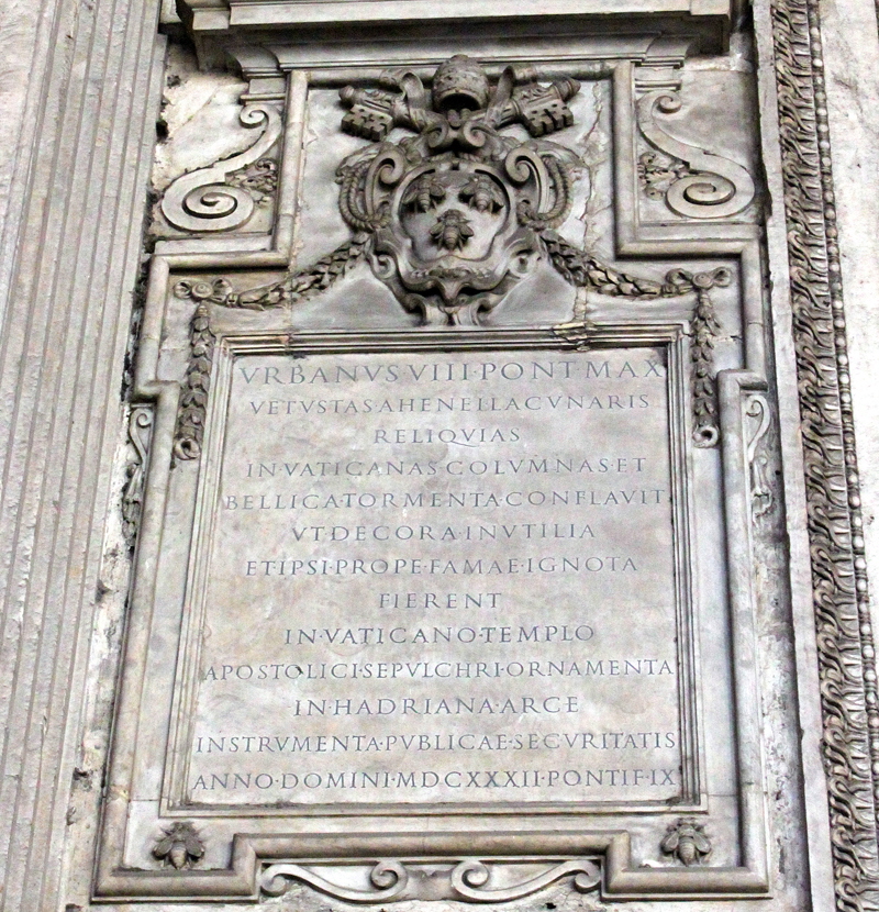 Piazza_della_Rotonda-Pantheon-Pronao-Lapide_2_di_Urbano_VIII-1632 (4)