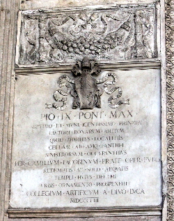 Piazza_della_Rotonda-Pantheon-Pronao-Lapide_Pio_IX-1853 (2)