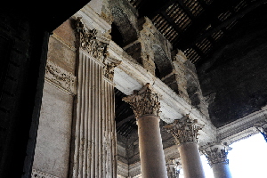 Piazza_della_Rotonda-Pantheon-Pronao