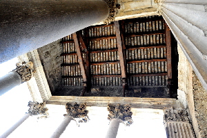 Piazza_della_Rotonda-Pantheon-Pronao (3)