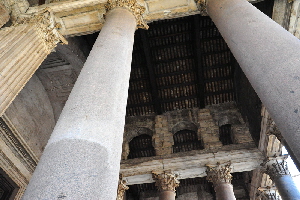 Piazza_della_Rotonda-Pantheon-Pronao (6)