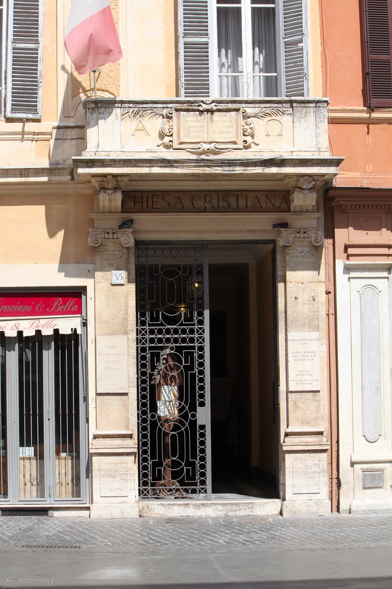 Piazza_di_S_Lorenzo_in_Lucina-Chiesa_Evangelica_Battista