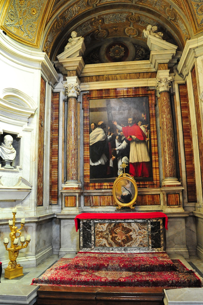 Piazza_di_S_Lorenzo_in_Lucina-Chiesa_omonima-Cappella_di_S_Carlo_Borromeo