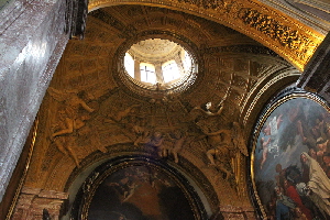 Piazza_di_S_Lorenzo_in_Lucina-Chiesa_omonima-Cupola