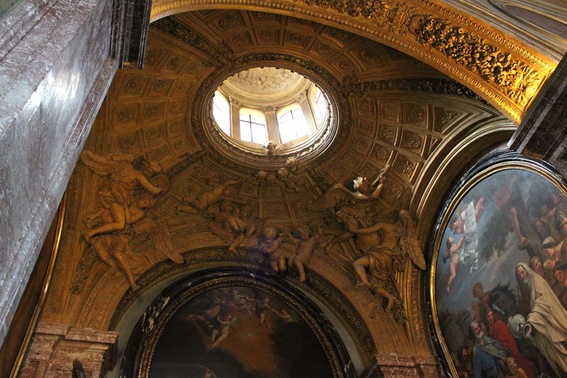 Piazza_di_S_Lorenzo_in_Lucina-Chiesa_omonima-Cupola