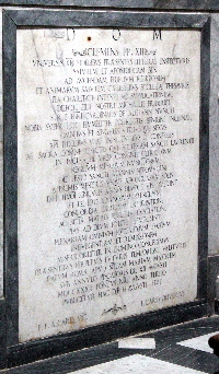 Piazza_di_S_Lorenzo_in_Lucina-Chiesa_omonima-Lapide_Indulgenza_Clemente_XII-1732