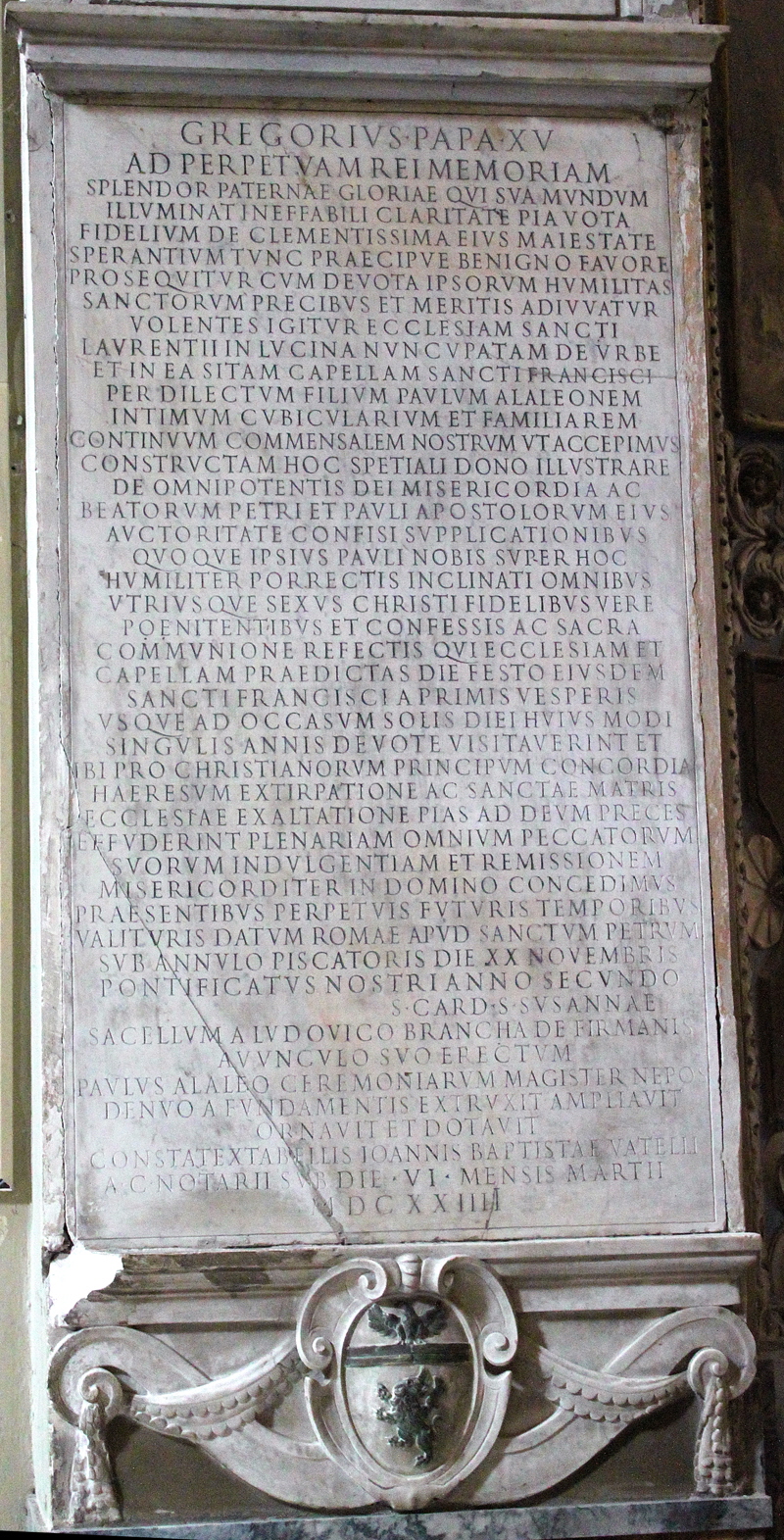 Piazza_di_S_Lorenzo_in_Lucina-Chiesa_omonima-Lapide_Indulgenza_Gregorio_XV-1624