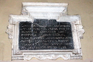 Piazza_di_S_Lorenzo_in_Lucina-Chiesa_omonima-Lapide_di_Livio_Gabrielio-1602