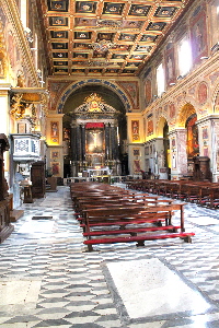 Piazza_di_S_Lorenzo_in_Lucina-Chiesa_omonima-Navata_Centrale (2)