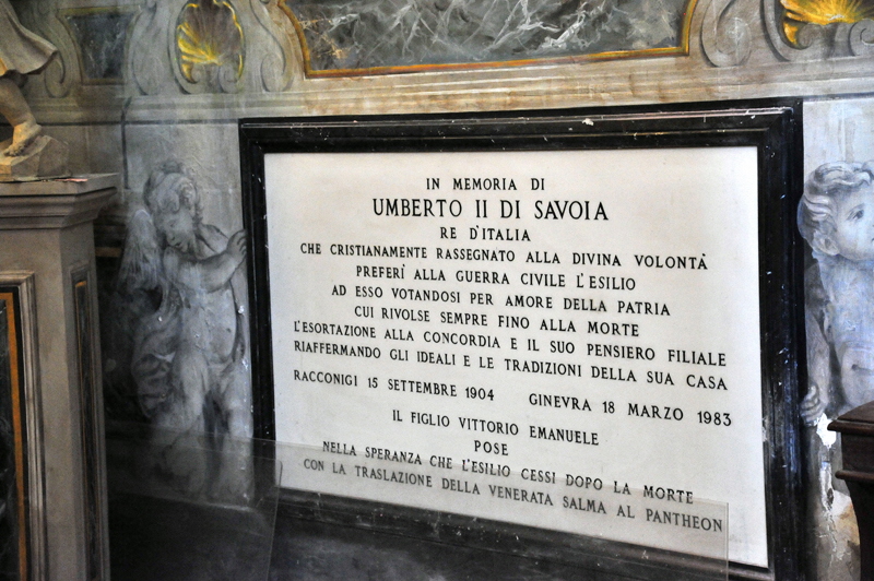 Piazza_di_S_Lorenzo_in_Lucina-Chiesa_omonima-Parete_dedicata_a_Umberto_I_di_Savoia (3)