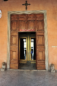 Piazza_di_S_Lorenzo_in_Lucina-Chiesa_omonima-Portico-Ingresso (2)