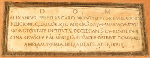 Piazza_di_S_Lorenzo_in_Lucina-Chiesa_omonima-Portico-Lapide_di_Sisto_V
