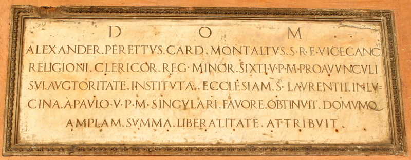 Piazza_di_S_Lorenzo_in_Lucina-Chiesa_omonima-Portico-Lapide_di_Sisto_V