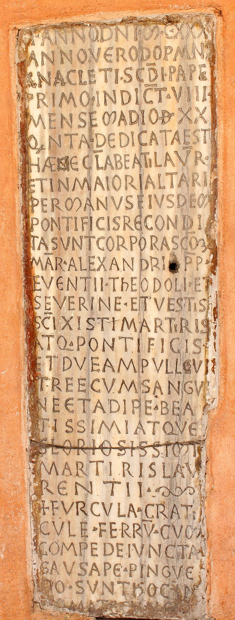Piazza_di_S_Lorenzo_in_Lucina-Chiesa_omonima-Portico-Lapide_di_reliquie-1130