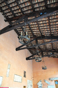 Piazza_di_S_Lorenzo_in_Lucina-Chiesa_omonima-Portico (6)