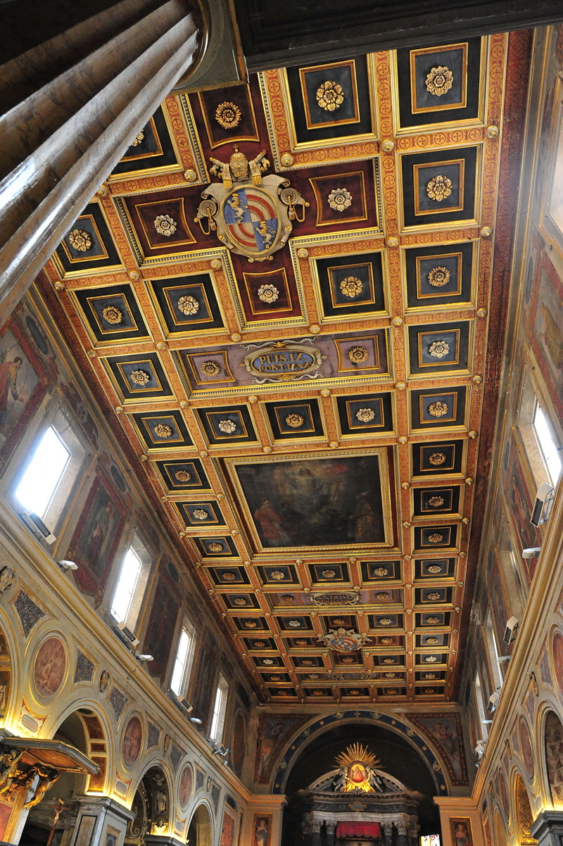 Piazza_di_S_Lorenzo_in_Lucina-Chiesa_omonima-Soffitto (2)