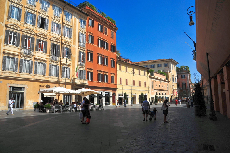 Piazza_di_S_Lorenzo_in_Lucina (3)