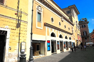 Piazza_di_S_Lorenzo_in_Lucina (4)