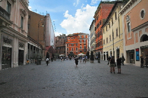 Piazza_di_S_Lorenzo_in_Lucina (9)