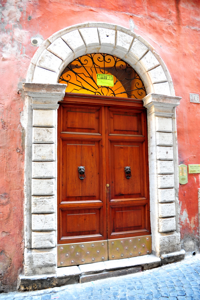 Via_del_Collegio_Capranica-Portone_al_n_10 (2)