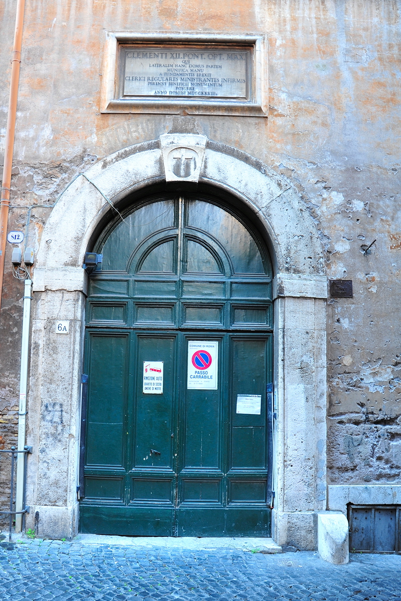 Via_del_Collegio_Capranica-Portone_al_n_6a