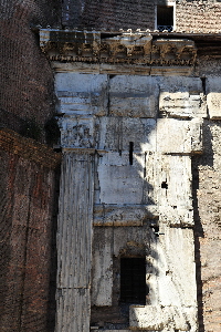 Via_della_Minerva-Pantheon-Lato_esterno destro-Ingresso_scale
