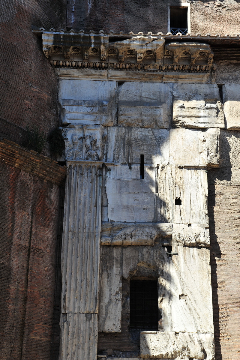 Via_della_Minerva-Pantheon-Lato_esterno destro-Ingresso_scale