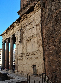 Via_della_Rotonda-Pantheon-Lato_esterno_sinistro (8)