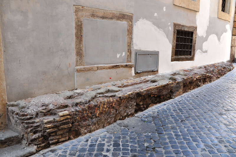 Vicolo_della_Spada_di_Orlando-Muratura_laterizia_del_II_sec (4)