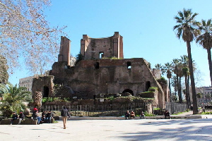 Piazza_Vittorio-Trofei di Mario (2)