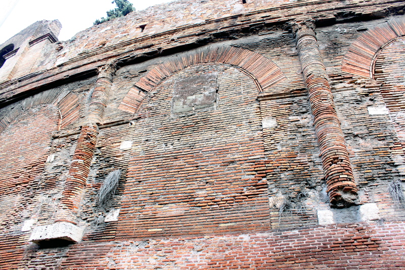 Piazza_di_Santa_Croce_in_Gerusalemme-Anfiteatro_Sessoriano (7)