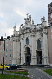Piazza_di_Santa_Croce_in_Gerusalemme-Basilica (13)