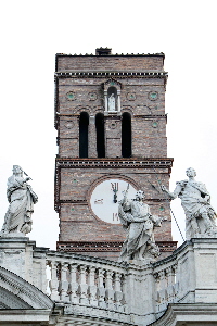 Piazza_di_Santa_Croce_in_Gerusalemme-Basilica (19)