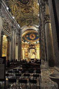 Piazza_di_Santa_Croce_in_Gerusalemme-Basilica_omonima-Navata_centrale (2)