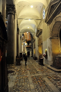 Piazza_di_Santa_Croce_in_Gerusalemme-Basilica_omonima-navata_destra (3)