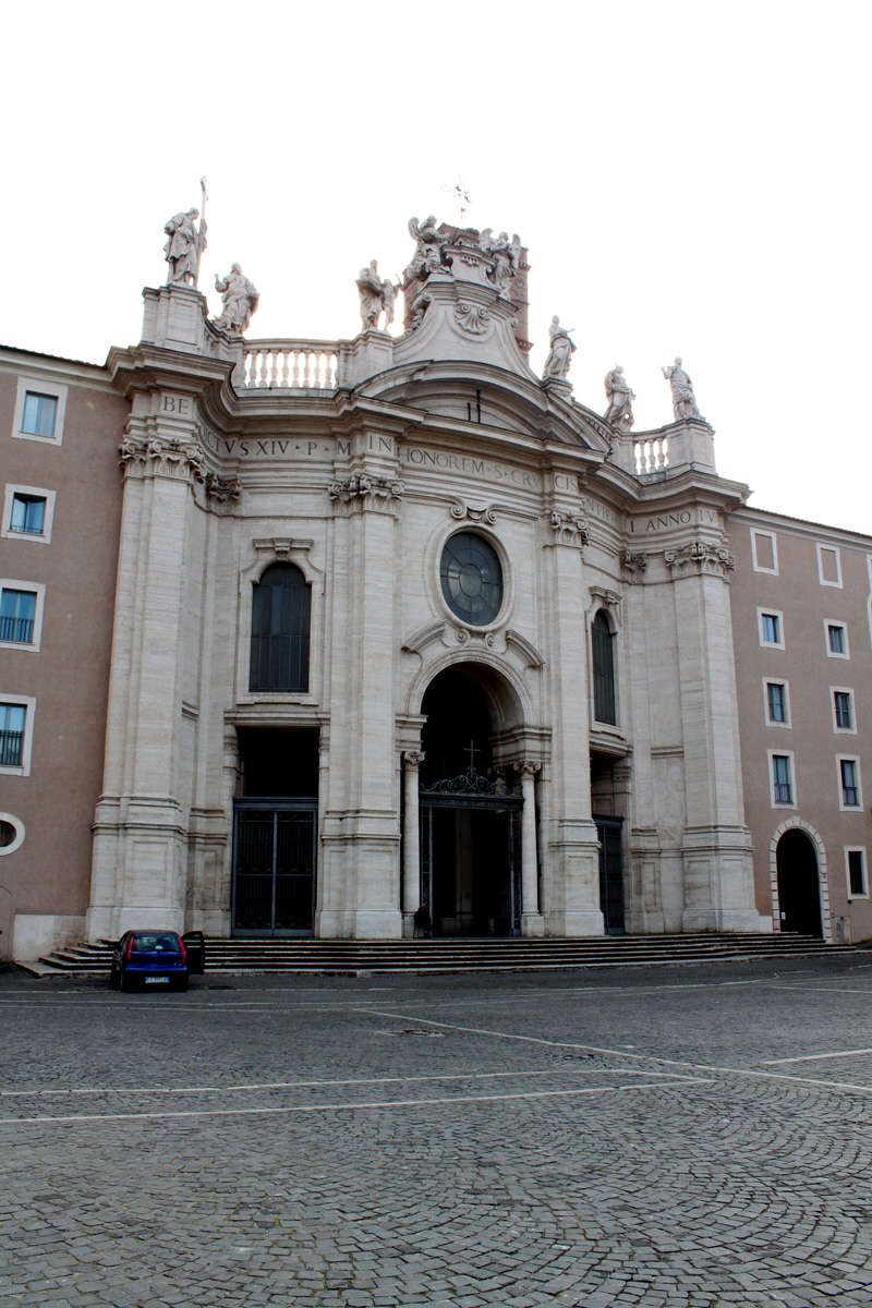 Piazza_di_Santa_Croce_in_Gerusalemme-Basilica_omonima (10)