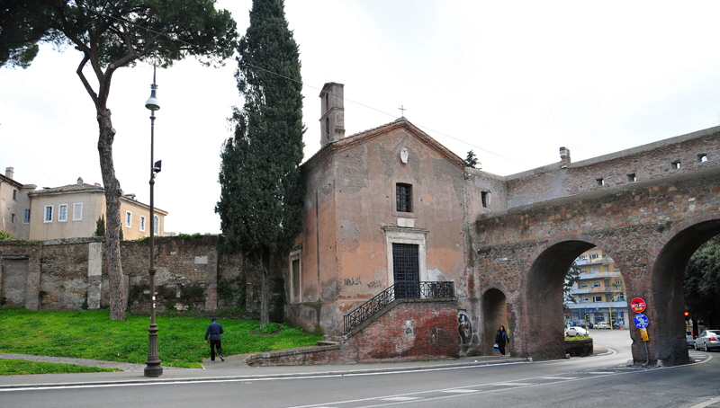 Piazza_di_Santa_Croce_in_Gerusalemme-Chiesa_di_Santa_Maria_del_Buon_Aiuto (3)