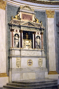 Piazza_di_Santa_Croce_in_Gerusalemme-Chiesa_omonima-Abside-Mon_Tabern_del_Card_FrancescoQuinones-1536 (5)