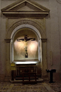 Piazza_di_Santa_Croce_in_Gerusalemme-Chiesa_omonima-Capp_del_Cricifisso (2)_02 - Copie