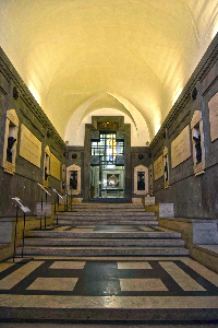 Piazza_di_Santa_Croce_in_Gerusalemme-Chiesa_omonima-Cappella_delle_Reliquie (4)