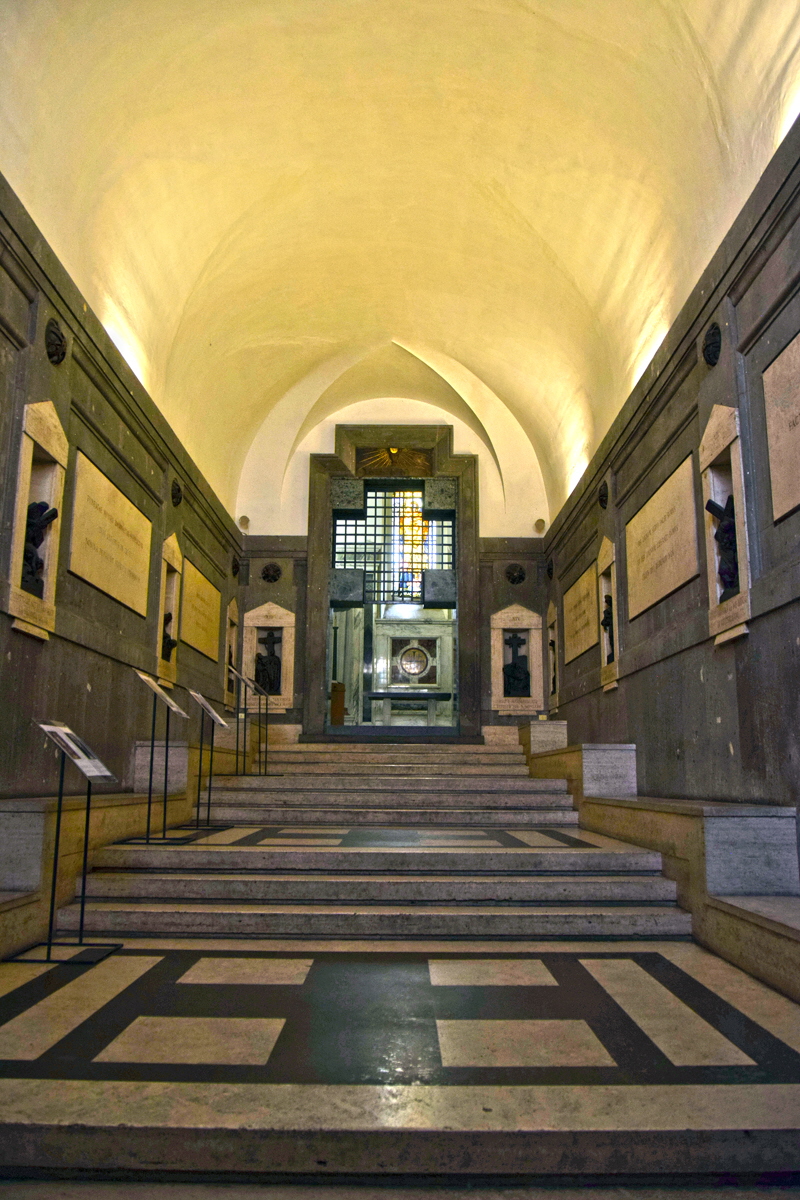 Piazza_di_Santa_Croce_in_Gerusalemme-Chiesa_omonima-Cappella_delle_Reliquie (4)