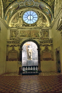 Piazza_di_Santa_Croce_in_Gerusalemme-Chiesa_omonima-Cappella_di_S_Elena (10)