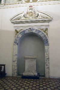 Piazza_di_Santa_Croce_in_Gerusalemme-Chiesa_omonima-Cappella_di_S_Elena (8)
