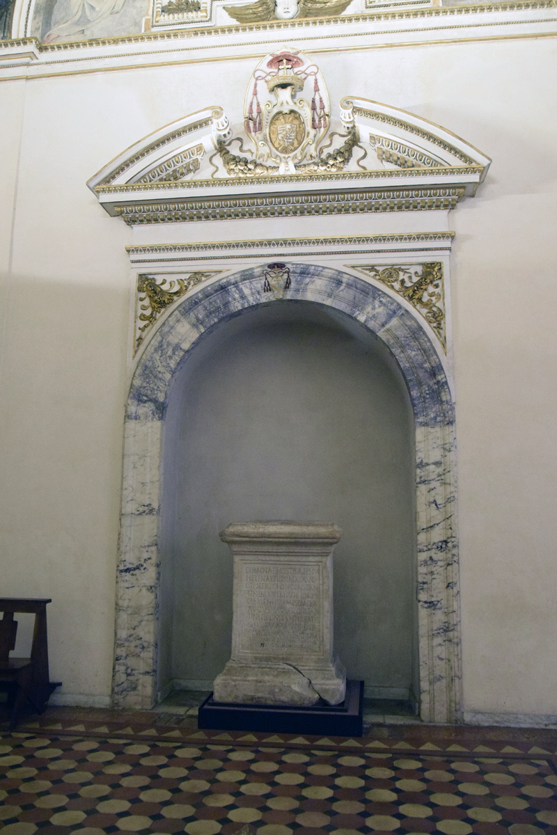 Piazza_di_Santa_Croce_in_Gerusalemme-Chiesa_omonima-Cappella_di_S_Elena (8)