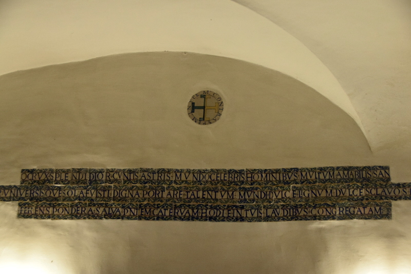 Piazza_di_Santa_Croce_in_Gerusalemme-Chiesa_omonima-Scritte_Rampa (3)