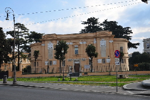 Piazza_di_Santa_Croce_in_Gerusalemme-Museo_Storico_dei_Granatieri